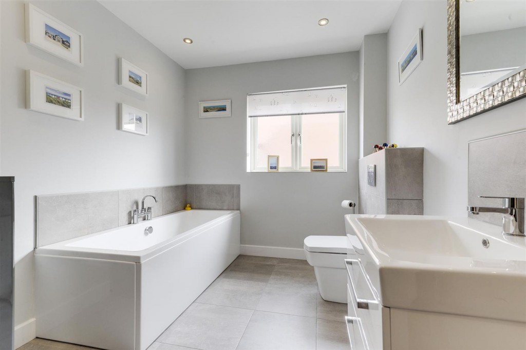 West Manor Park, Epperstone, NG14