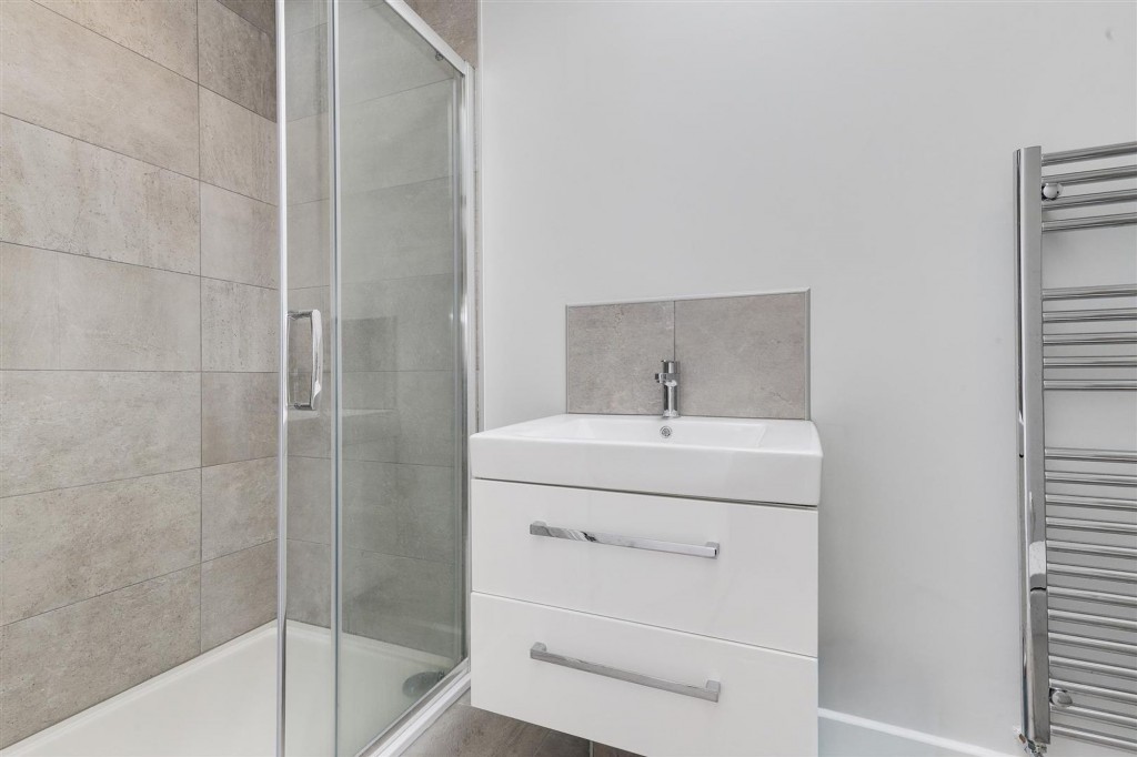 West Manor Park, Epperstone, NG14