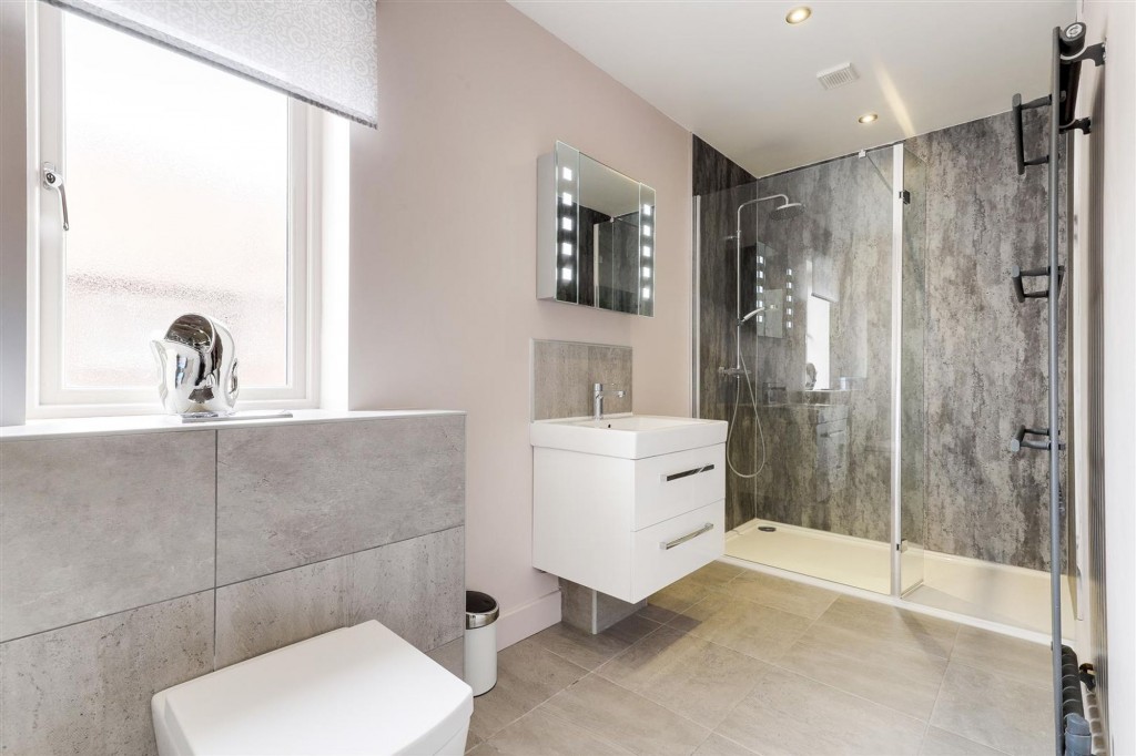 West Manor Park, Epperstone, NG14