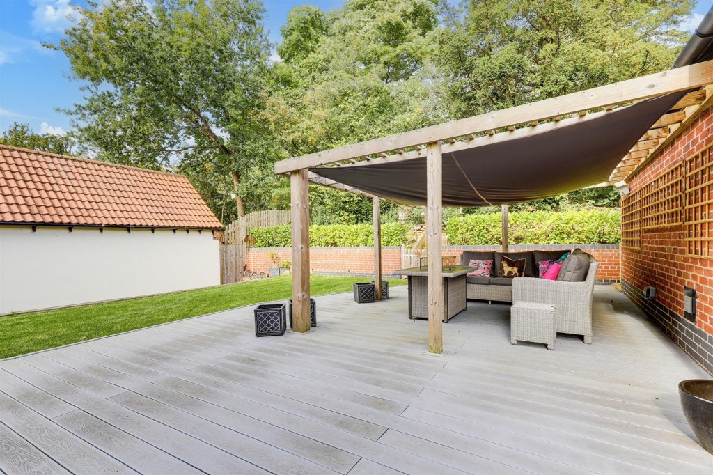 West Manor Park, Epperstone, NG14