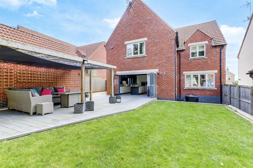 West Manor Park, Epperstone, NG14