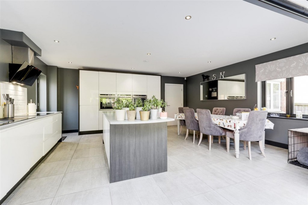 West Manor Park, Epperstone, NG14