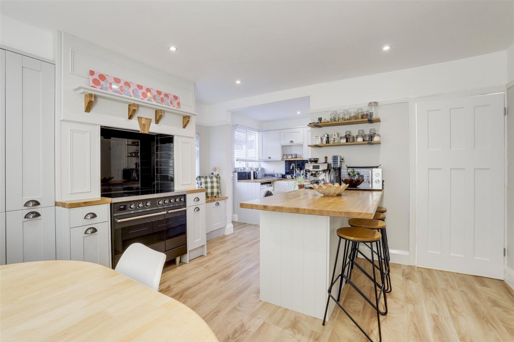 Station Road, Long Eaton, NG10