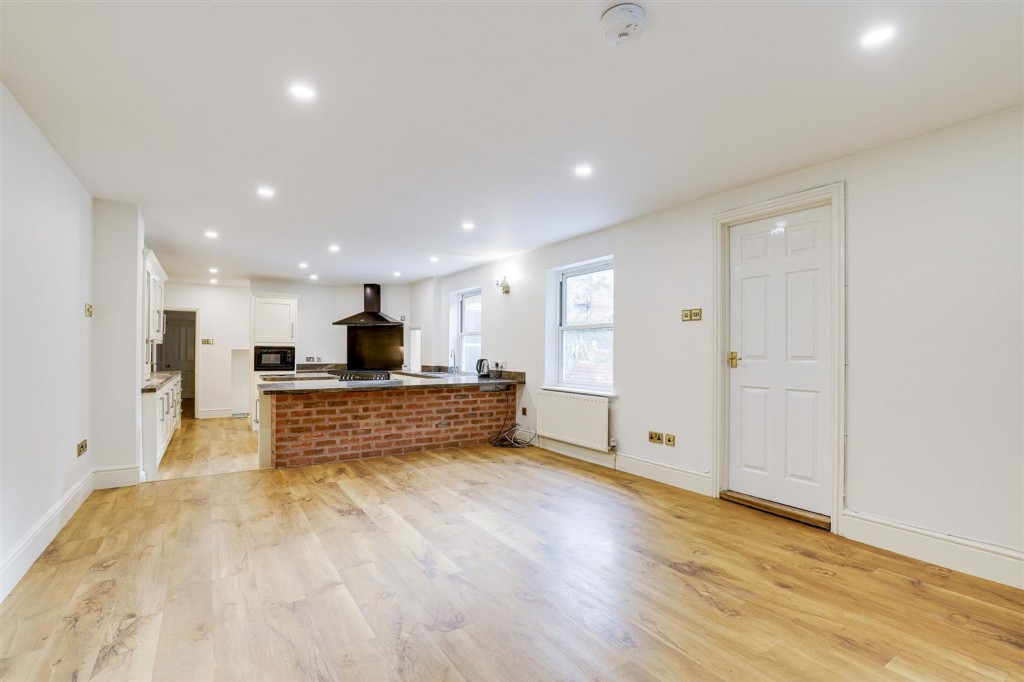 Nottingham Road, Lowdham, NG14