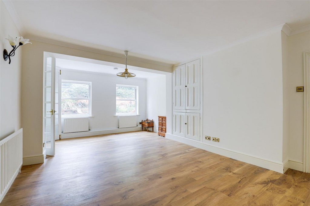 Nottingham Road, Lowdham, NG14