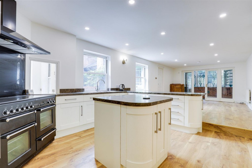 Nottingham Road, Lowdham, NG14