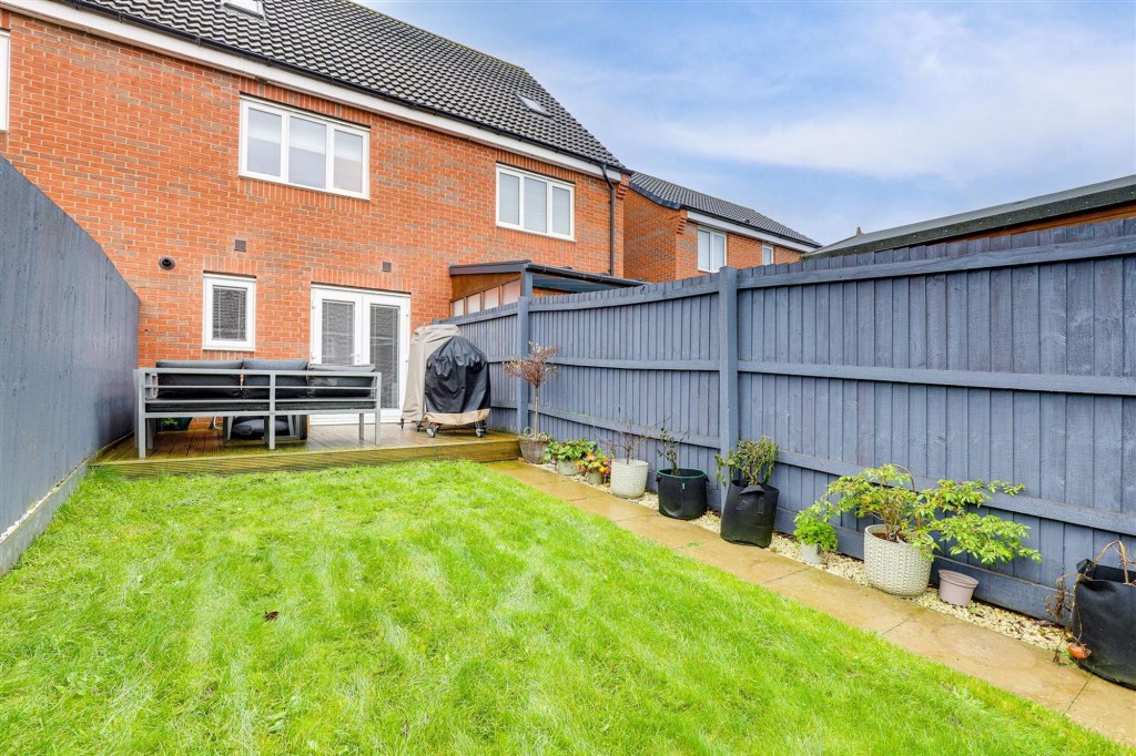 Lovesey Avenue, Hucknall, NG15