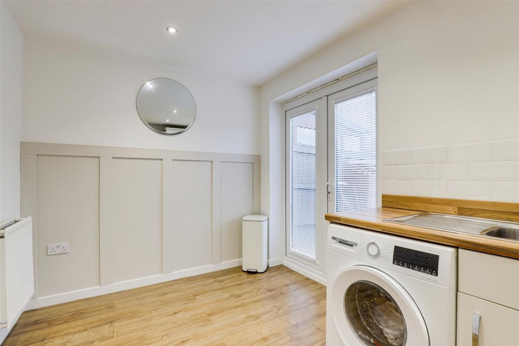 Lovesey Avenue, Hucknall, NG15