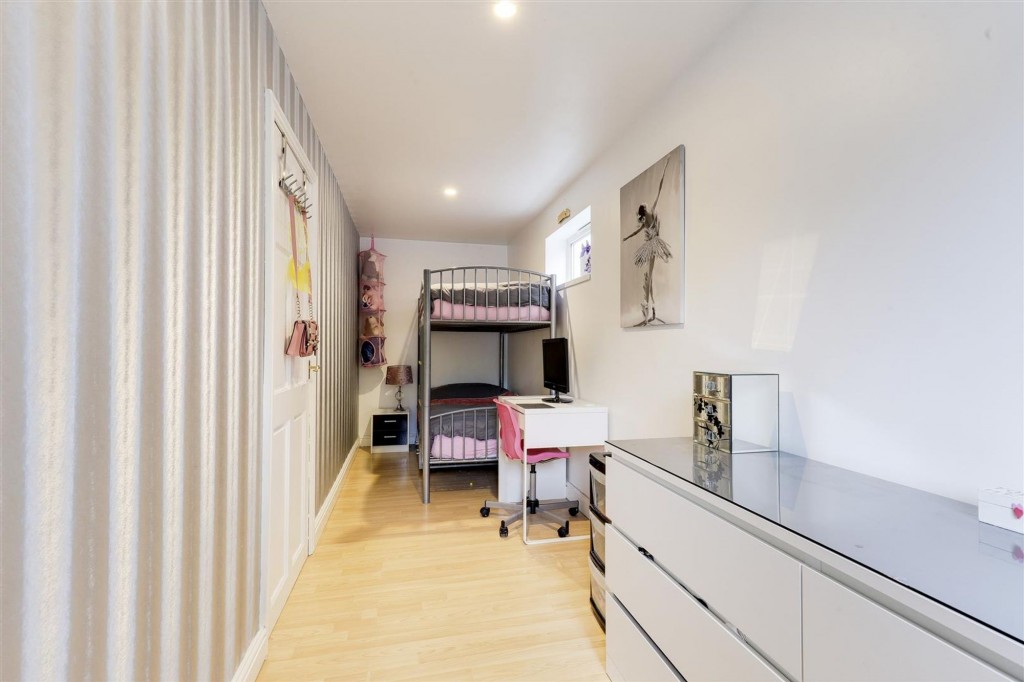 Danes Close, Arnold, NG5