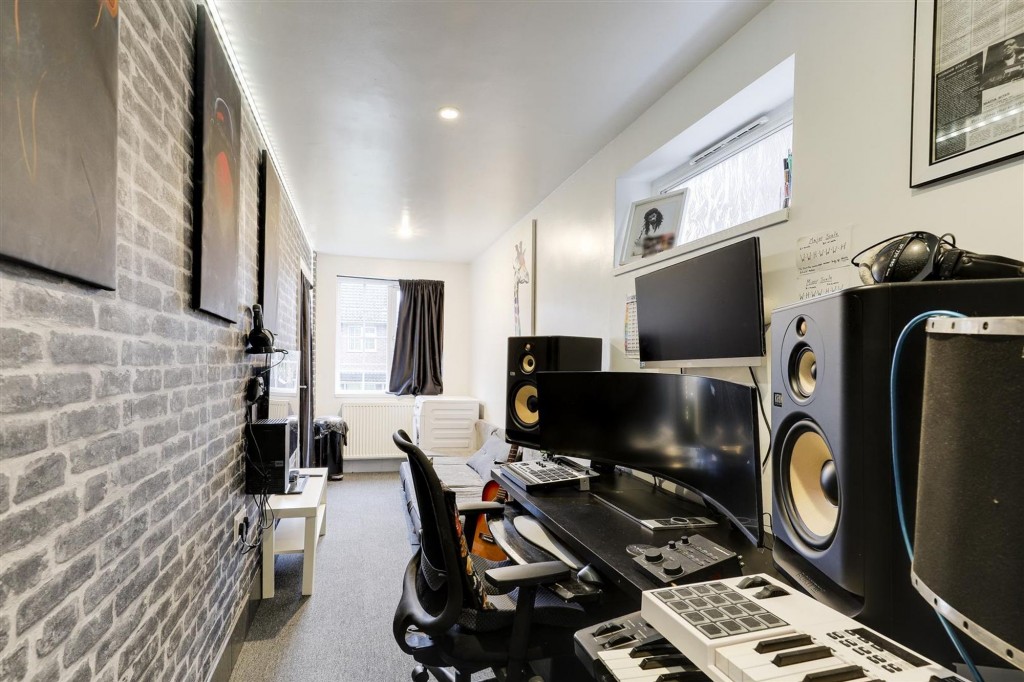 Danes Close, Arnold, NG5