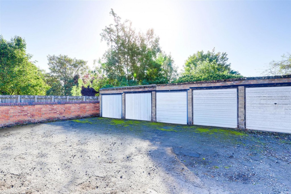 Milton Court, Nottingham, NG5