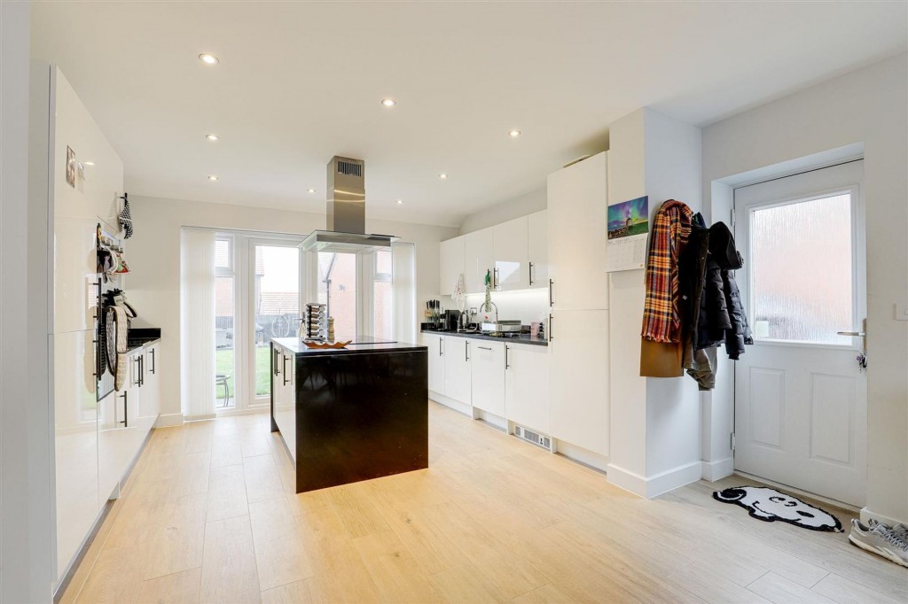 Lavinia Crescent, Edwalton, NG12