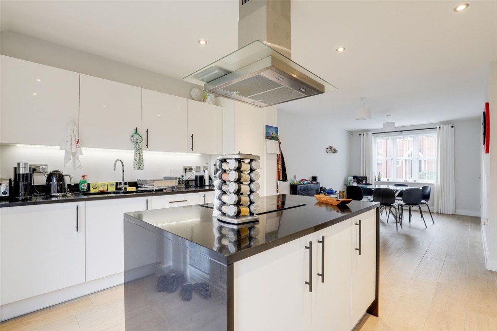 Lavinia Crescent, Edwalton, NG12