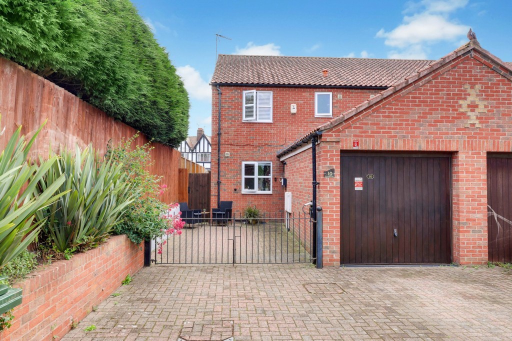 Blacksmiths Court, Papplewick, NG15