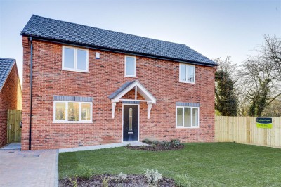 Meadow Croft Gardens, Nottingham, NG15