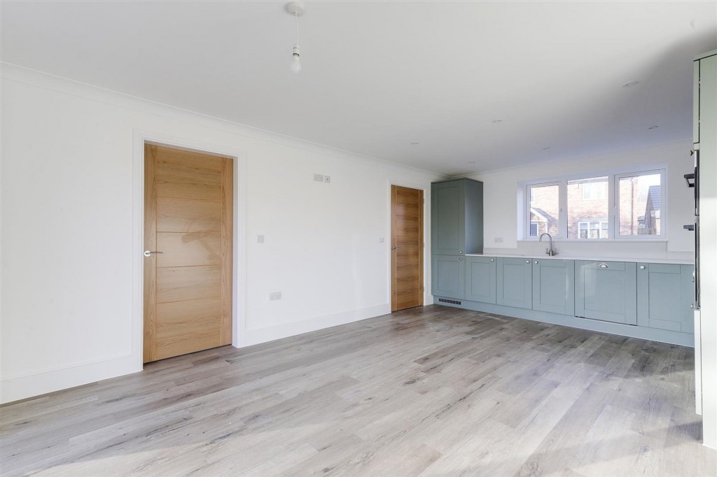 Meadow Croft Gardens, Nottingham, NG15