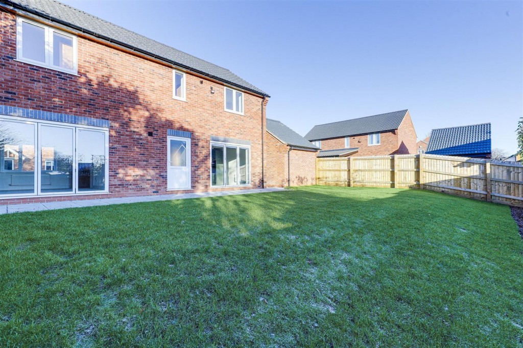 Meadow Croft Gardens, Nottingham, NG15