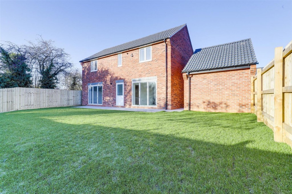 Meadow Croft Gardens, Nottingham, NG15