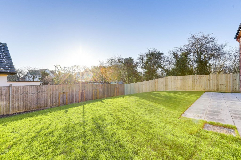 Meadow Croft Gardens, Nottingham, NG15