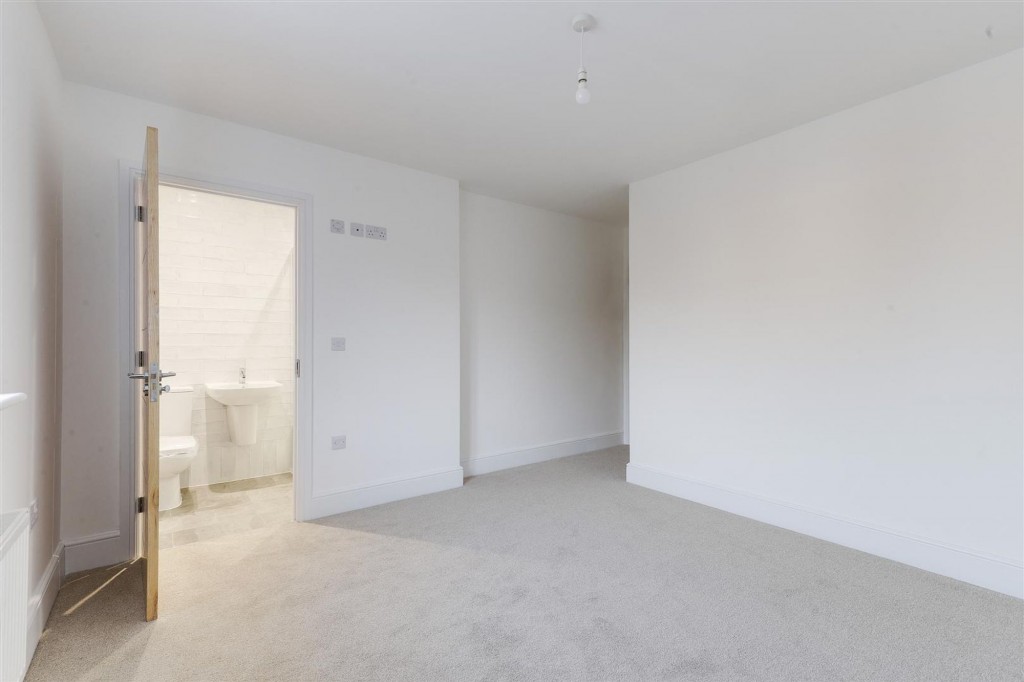 Meadow Croft Gardens, Nottingham, NG15