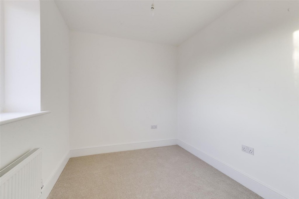 Meadow Croft Gardens, Nottingham, NG15