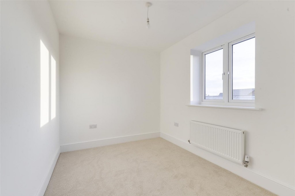 Meadow Croft Gardens, Nottingham, NG15