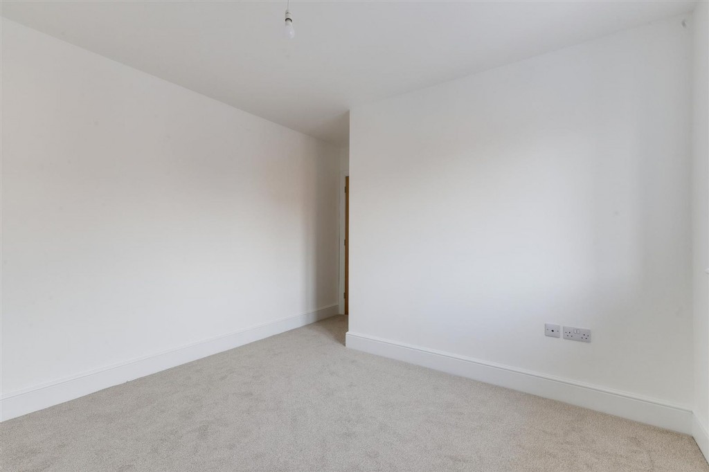 Meadow Croft Gardens, Nottingham, NG15