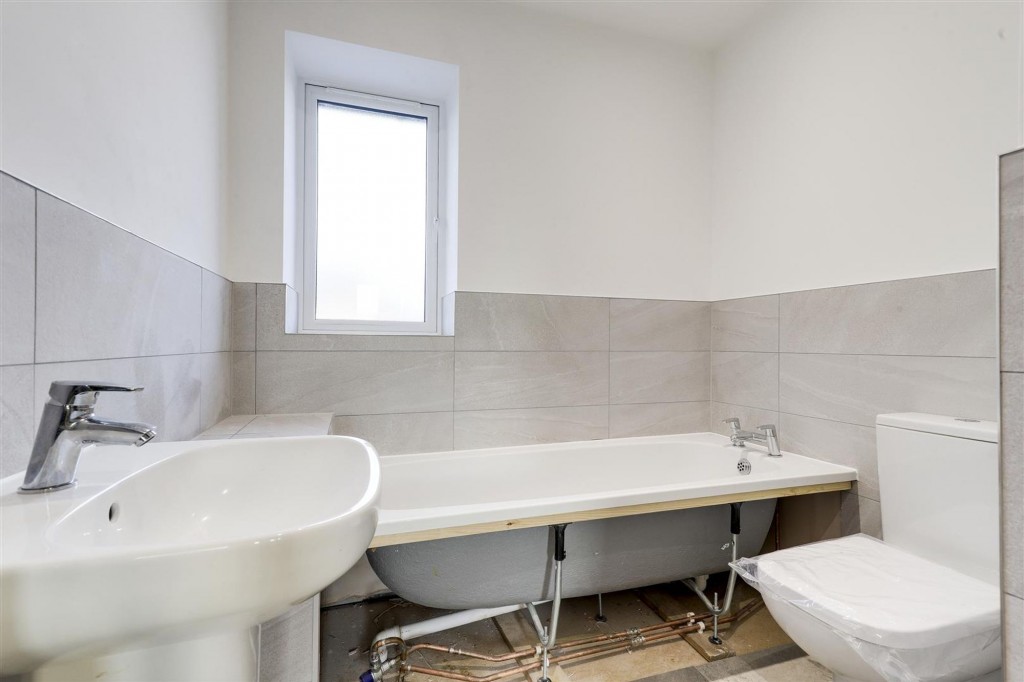 Meadow Croft Gardens, Nottingham, NG15