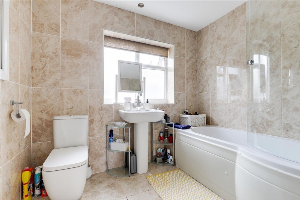 Weaverthorpe Road, Woodthorpe, NG5