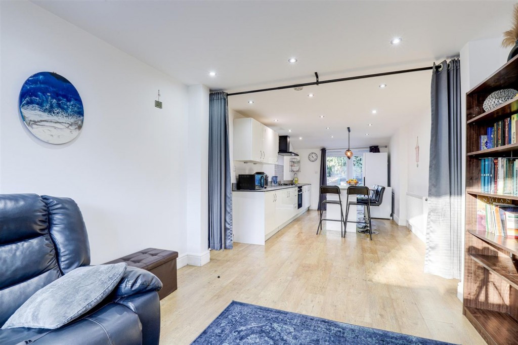 Tewkesbury Drive, Nottingham, NG6