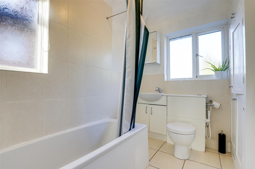 Tewkesbury Drive, Nottingham, NG6