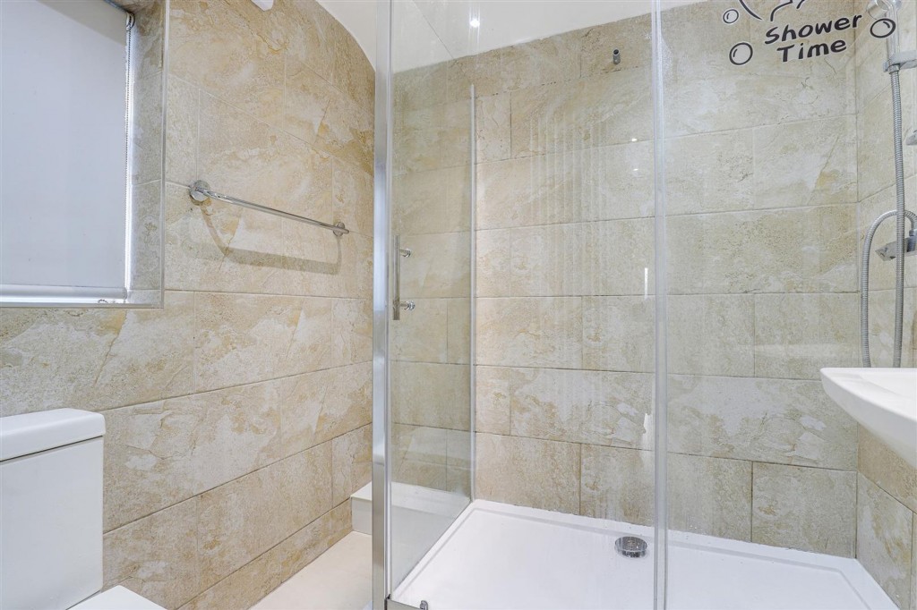 Tewkesbury Drive, Nottingham, NG6