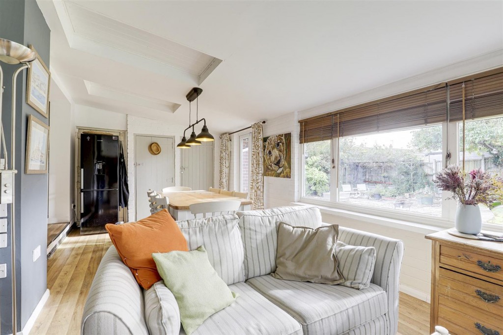 Brookside Avenue, East Leake, LE12