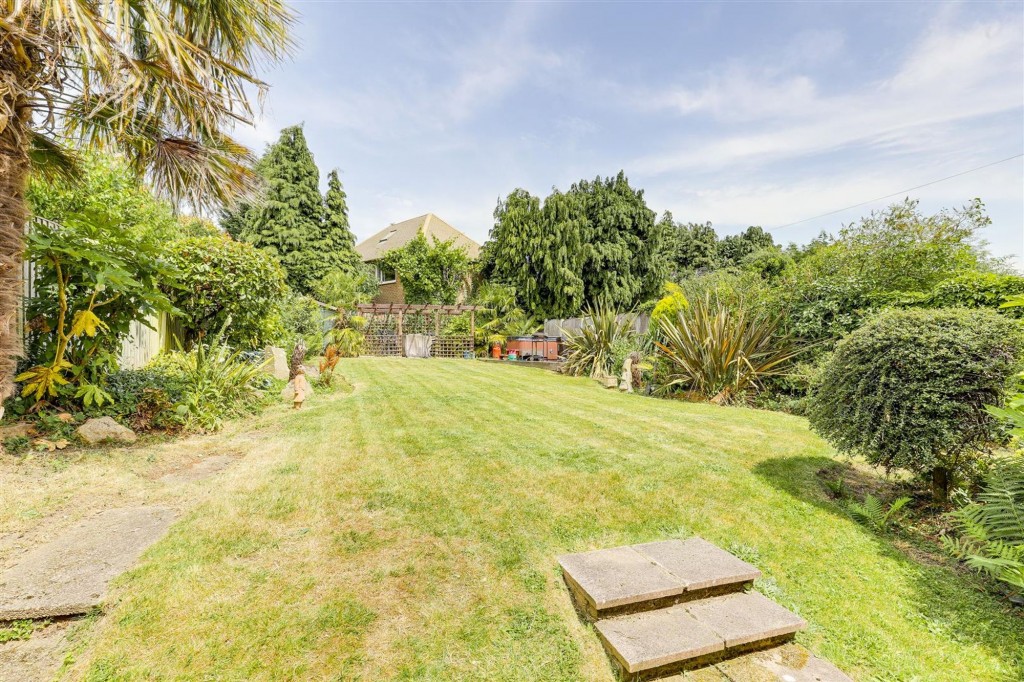 Thornton Avenue, Redhill, NG5