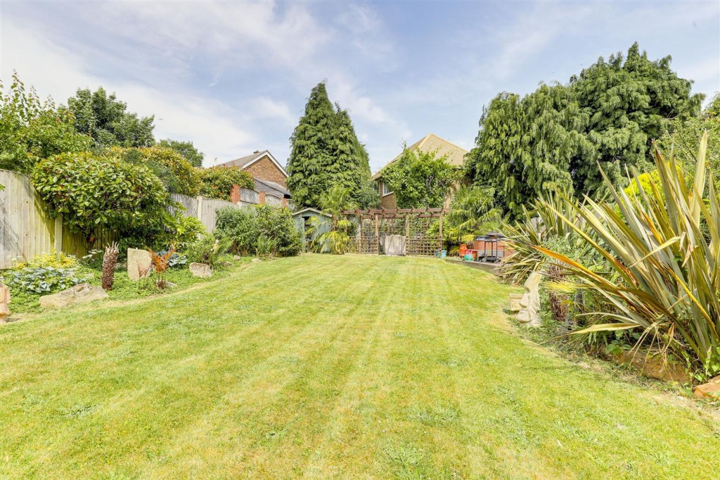 Thornton Avenue, Redhill, NG5