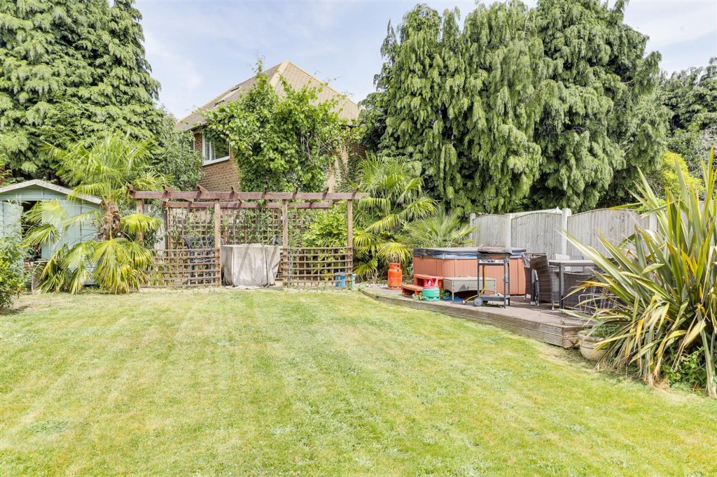 Thornton Avenue, Redhill, NG5