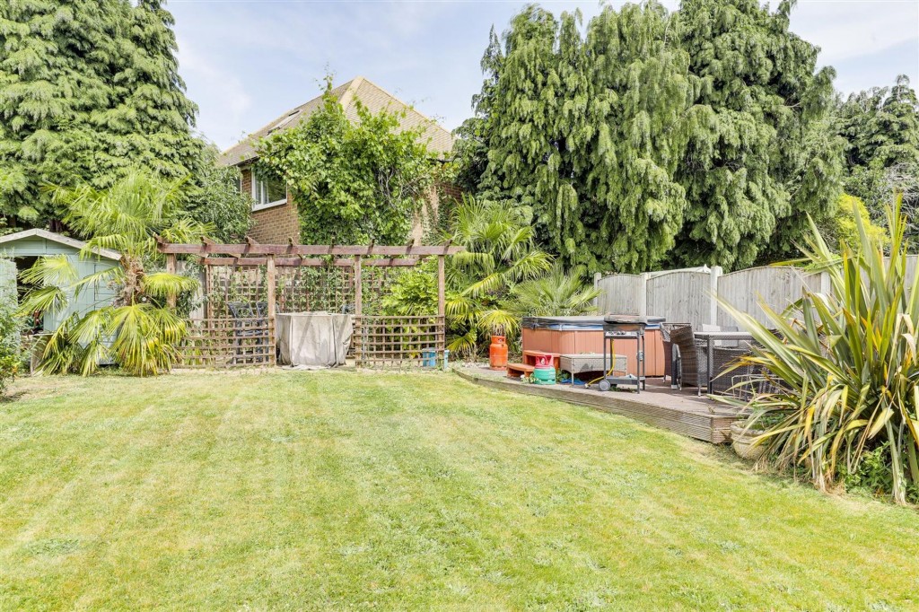 Thornton Avenue, Redhill, NG5