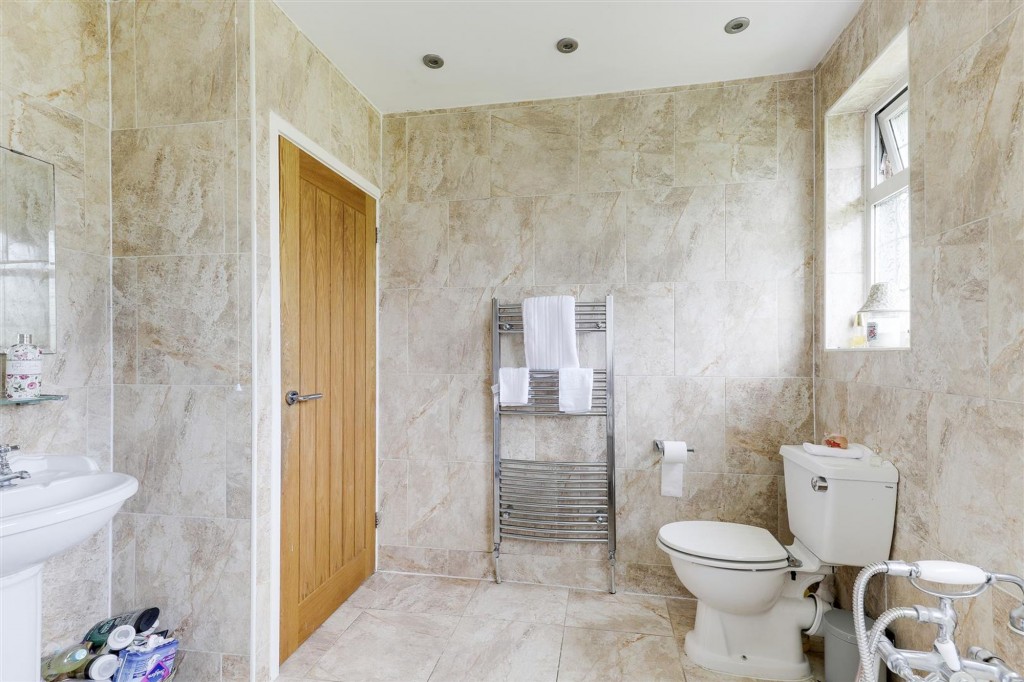 Thornton Avenue, Redhill, NG5