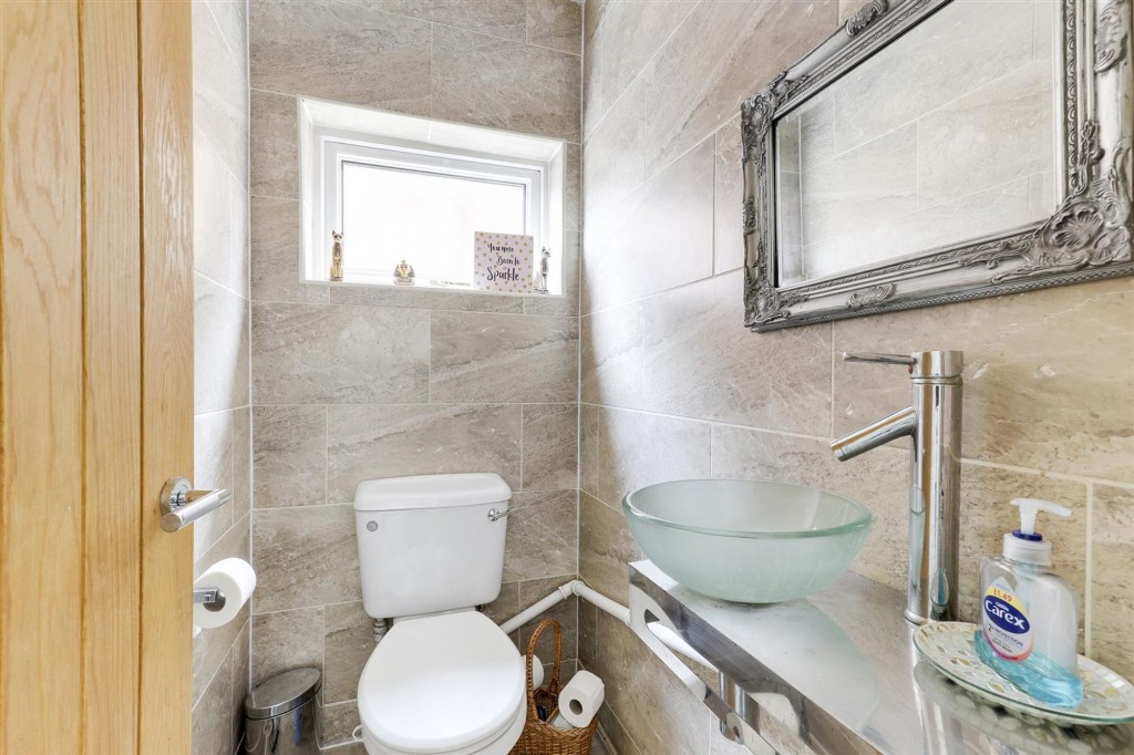 Thornton Avenue, Redhill, NG5