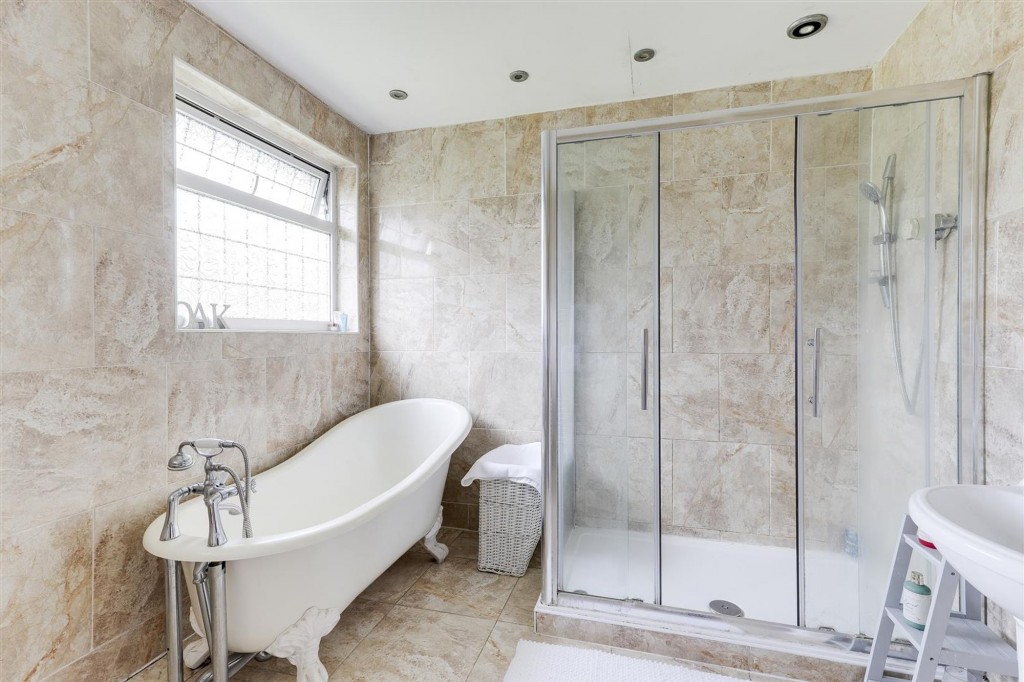 Thornton Avenue, Redhill, NG5