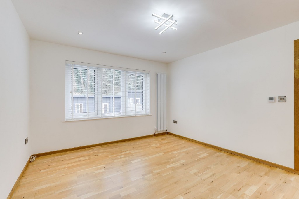 Nuthall Road, Nottingham, NG8