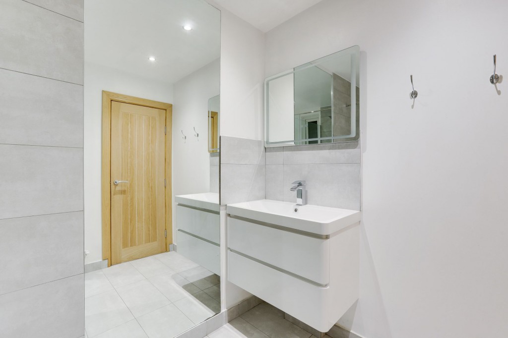 Nuthall Road, Nottingham, NG8