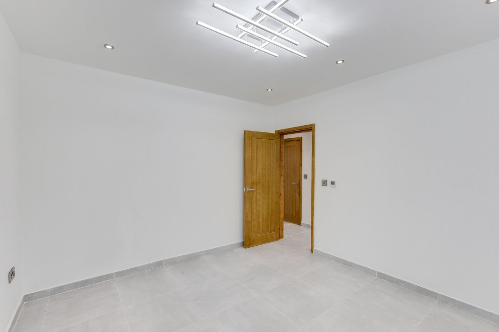 Nuthall Road, Nottingham, NG8