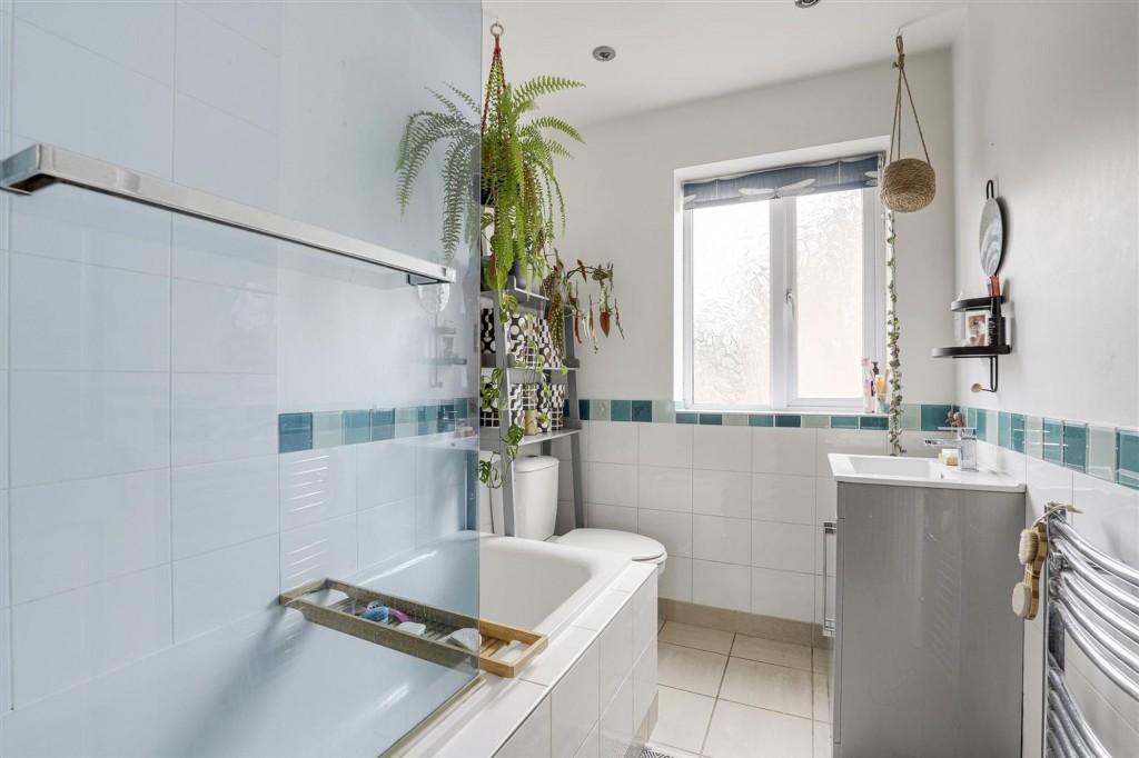 Meadow Road, Netherfield, NG4