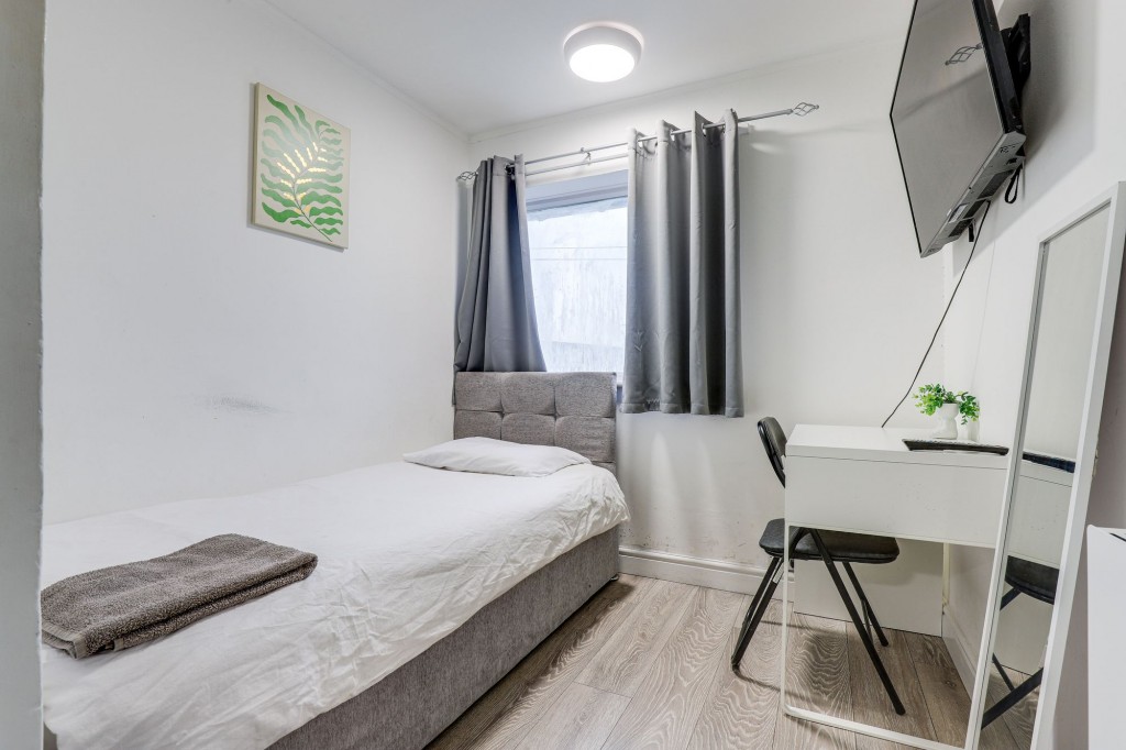 Thistledown Road, Nottingham, NG11