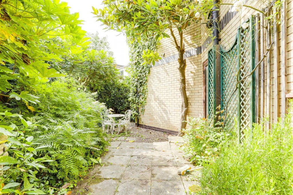 Ireton Grove, Attenborough, NG9