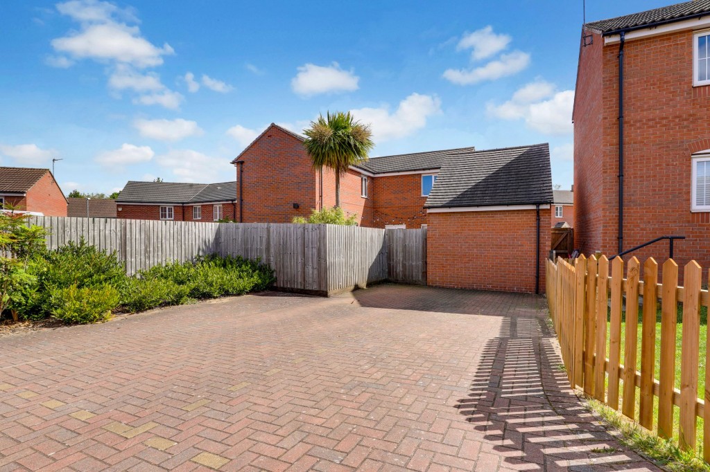 Binch Field Close, Calverton, NG14