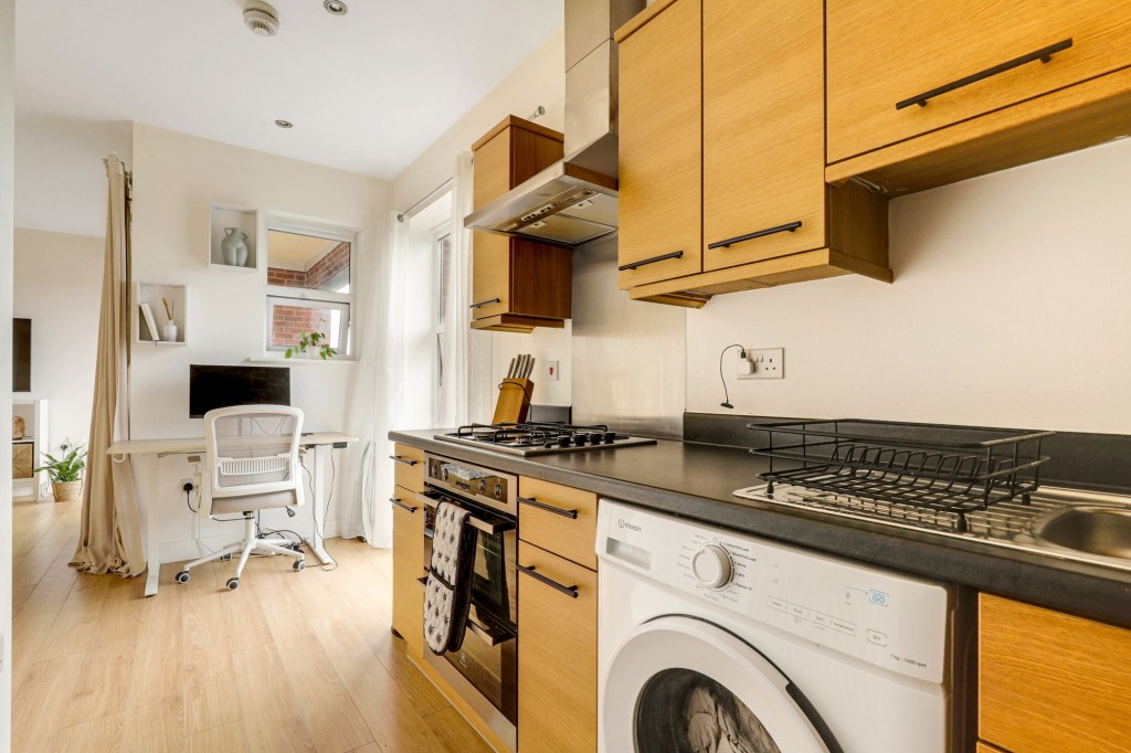 Deane Road, Deane Court, NG11