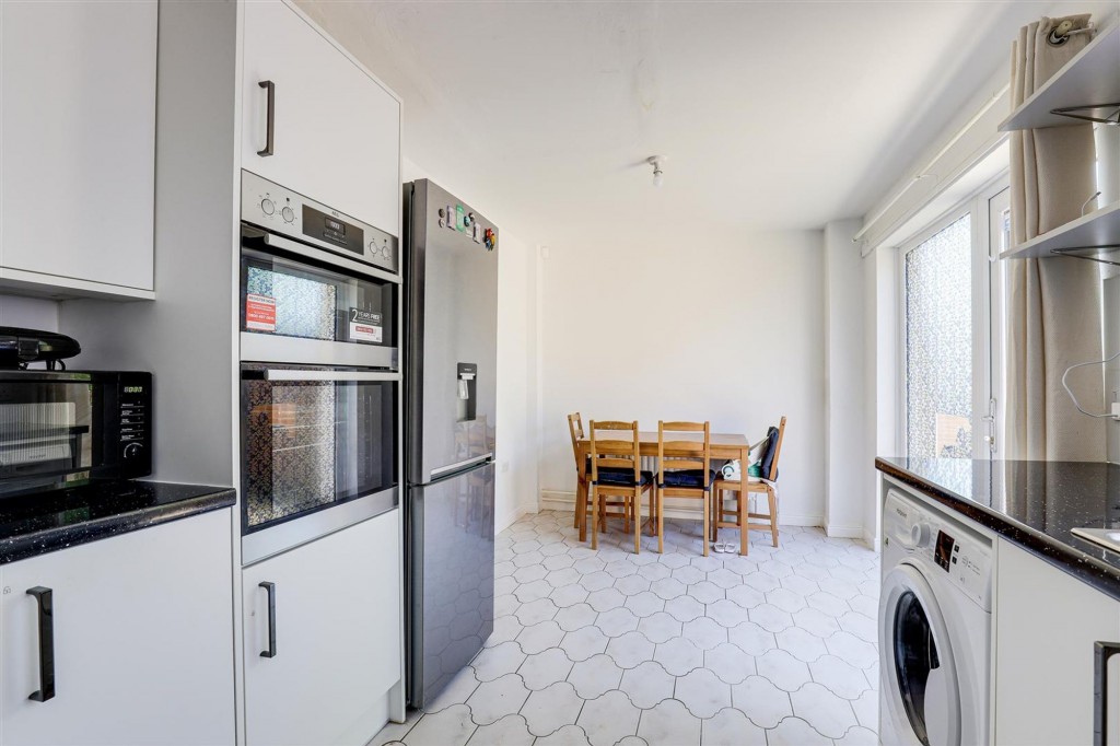 Nicklaus Court, Nottingham, NG5