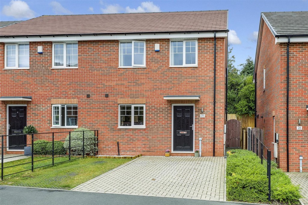 Hall Close, Nottingham, NG5